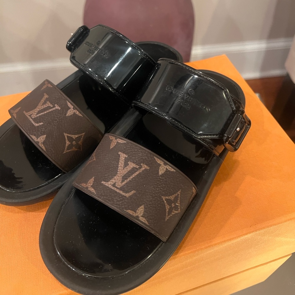 Authentic LV Sunbath Flat Mules in Brown Monogram Canvas/Black Rubber. Size 37
